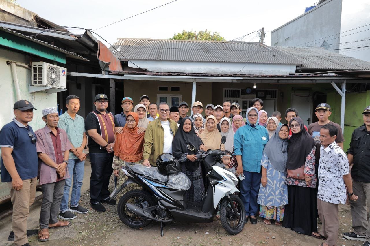 Pilar Gantikan Motor Petugas Kebersihan yang Dicuri Saat Bertugas