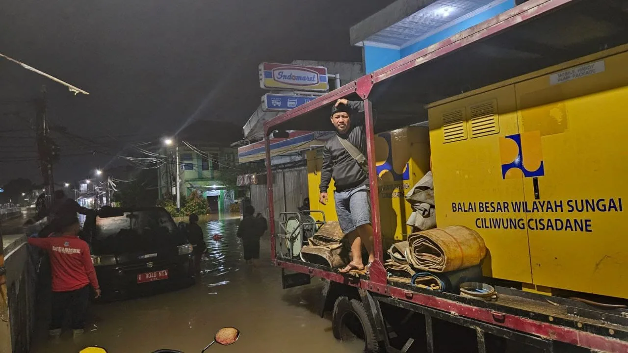 Pemkot Tangsel Tangani Banjir: Mesin Pompa, Evakuasi Hingga Berikan Bantuan