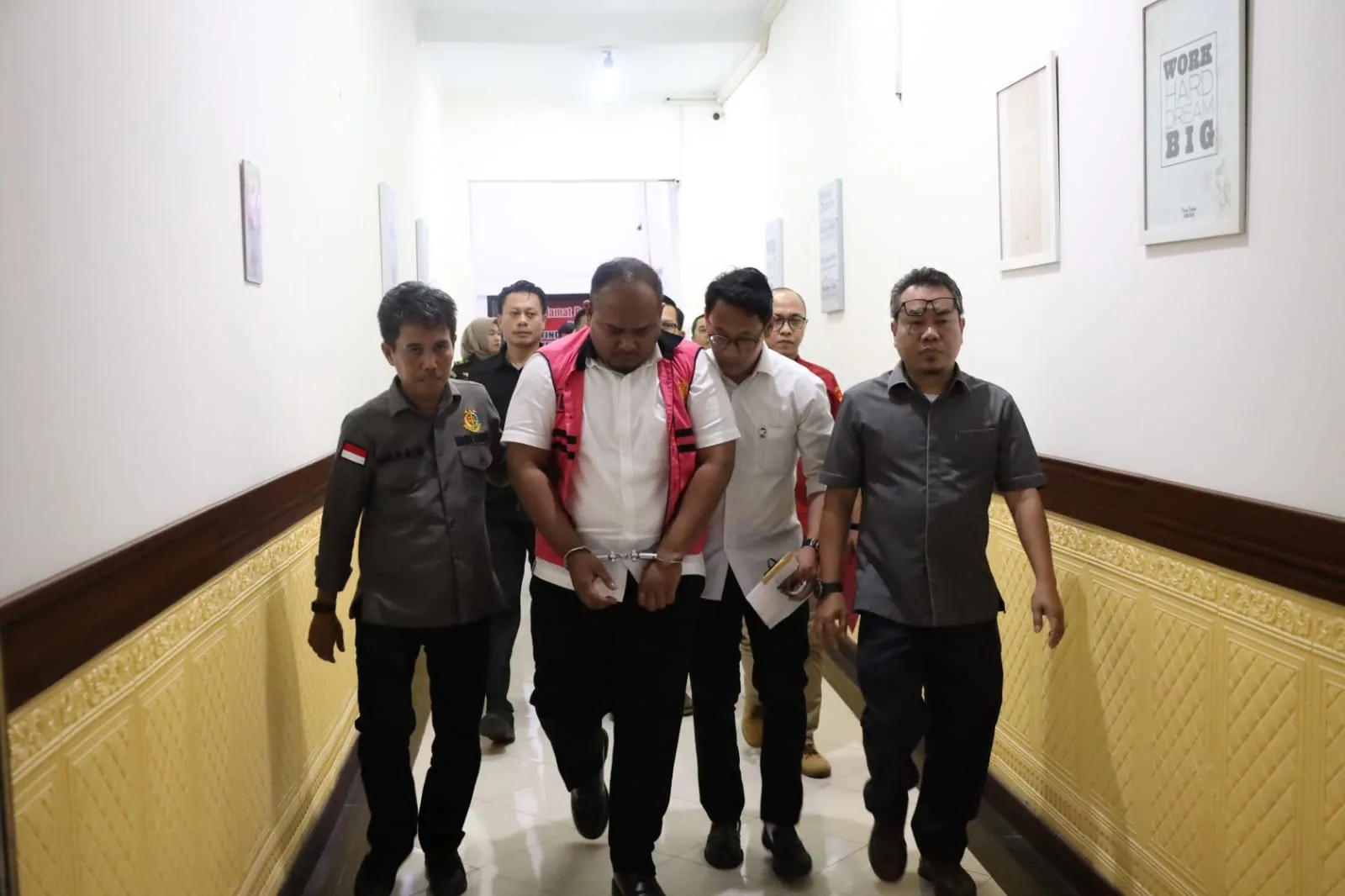 Jadi Tersangka, Kejati Banten Tahan Kabid Kebersihan DLH Tangsel