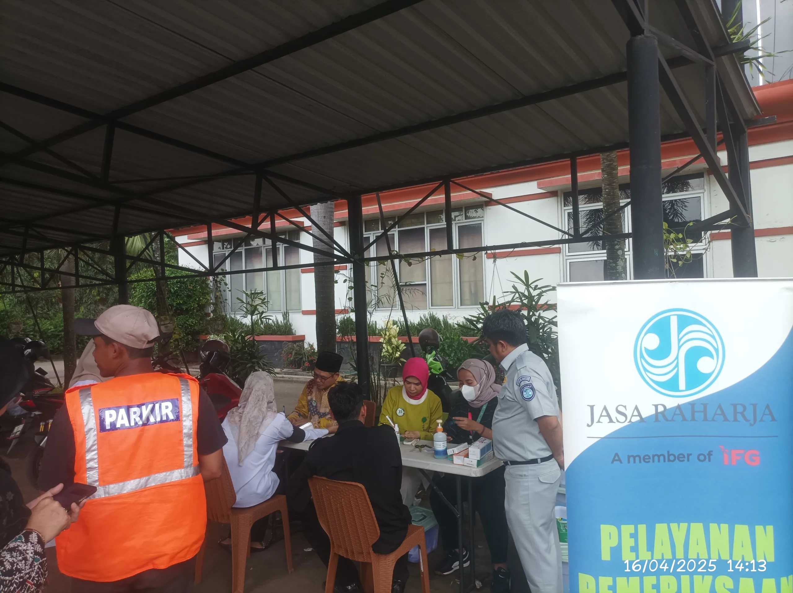 Jasa Raharja Samsat Kota Serang Mengadakan Pengecekan Kesehatan Gratis Upaya Kondisi Vit Bagi Wajib Pajak Yang Melakukan Pembayaran Program Pemutihan