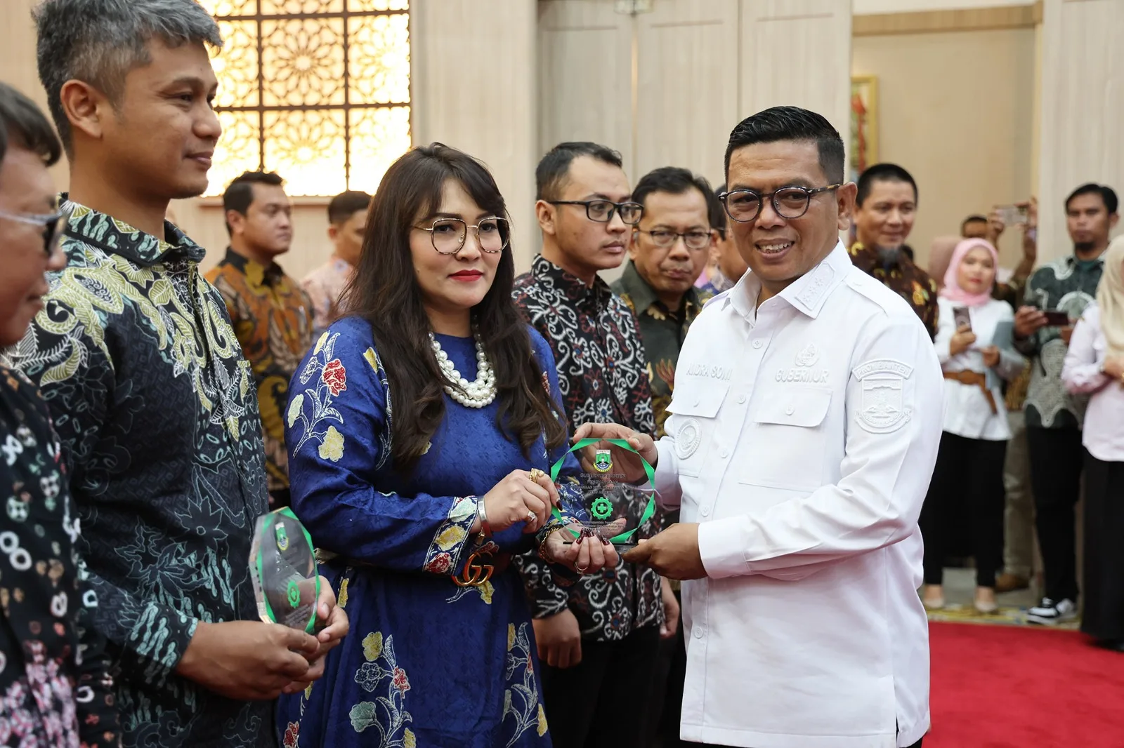 Gubernur Banten Andra Soni Serahkan Penghargaan K3 Award Provinsi Banten Tahun 2025