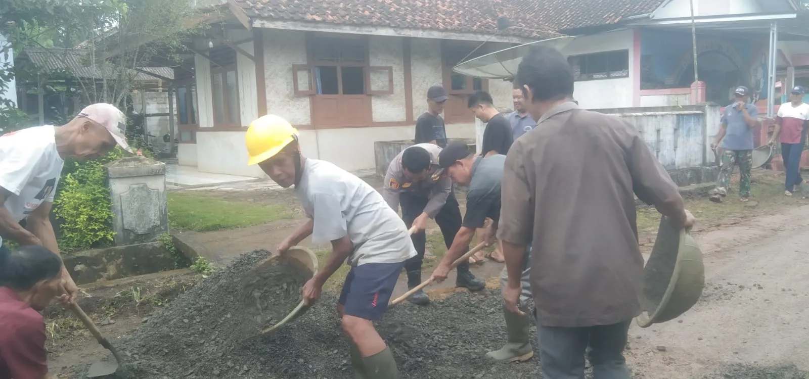 Hasil Berswadaya Jalan Bojong canar-Cening, Masyarakat Minta Pemerintah Tanggap Menyikapi