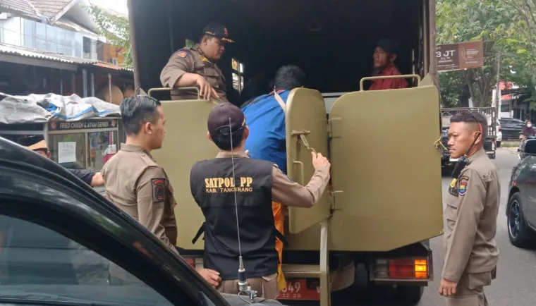 Dinilai Resahkan Masyarakat, Satpol PP Tertibkan 17 PMKS