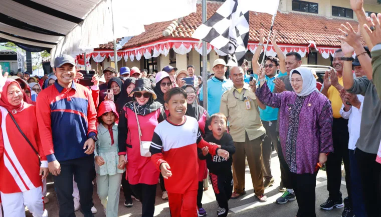 Wabup Tangerang Lepas Gerak Jalan Santai HUT Ke-19 Kecamatan Gunung Kaler