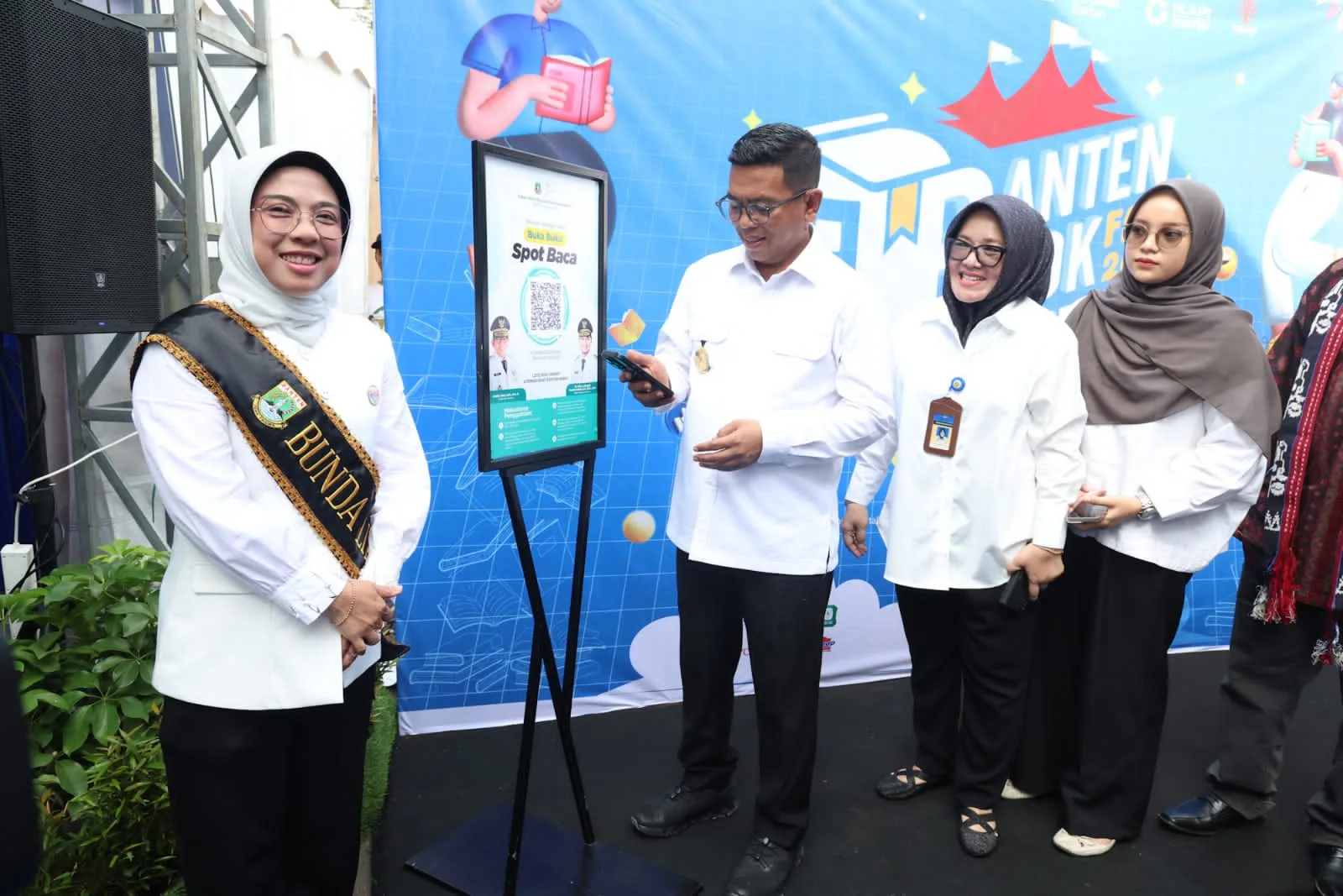 Ketua TP PKK Provinsi Banten Tinawati Andra Soni Dikukuhkan Sebagai Bunda Literasi Provinsi Banten