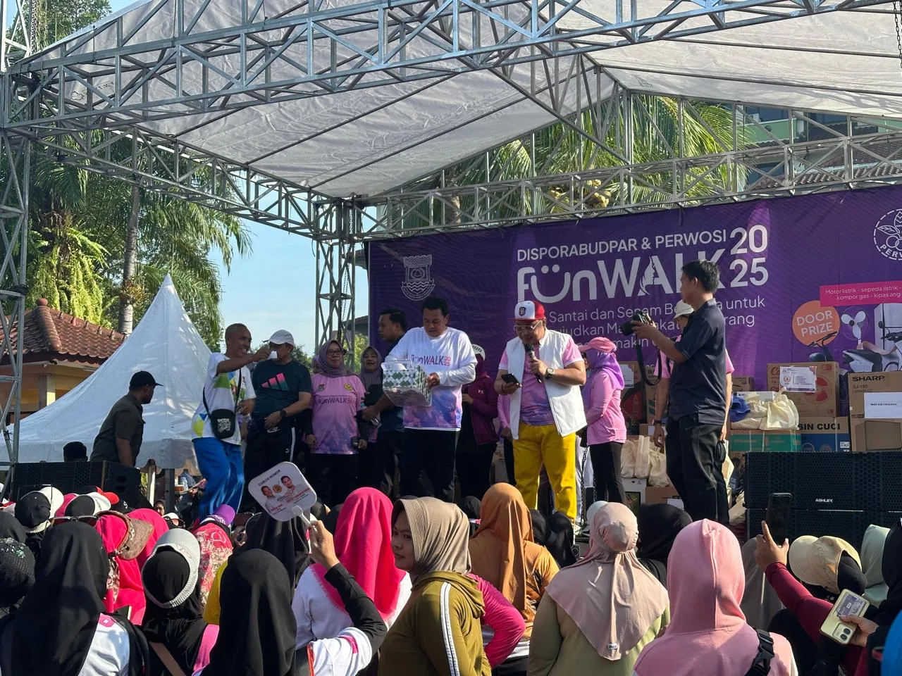 Ikuti Funwalk dan Senam Bersama, BPJS Ketenagakerjaan Dorong Pekerja Rentan dan PERWOSI Kabupaten Tangerang Dilindungi Program Jaminan Sosial Ketenagakerjaan