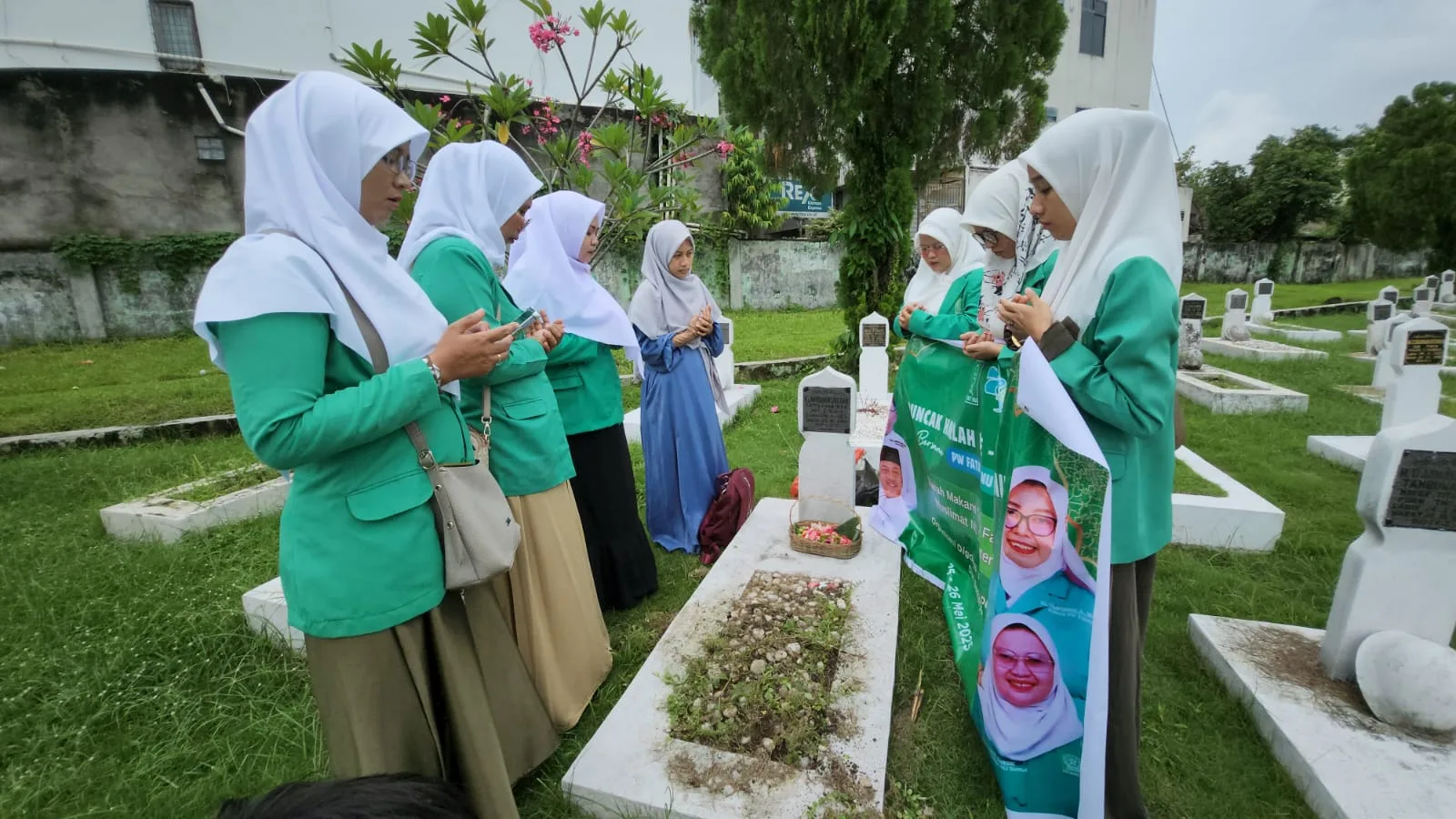 Fatayat NU SUMUT Ziarah Ke Makam Tokoh Fatayat NU / MUSLIMAT NU Sumatera Utara Padang Lawas