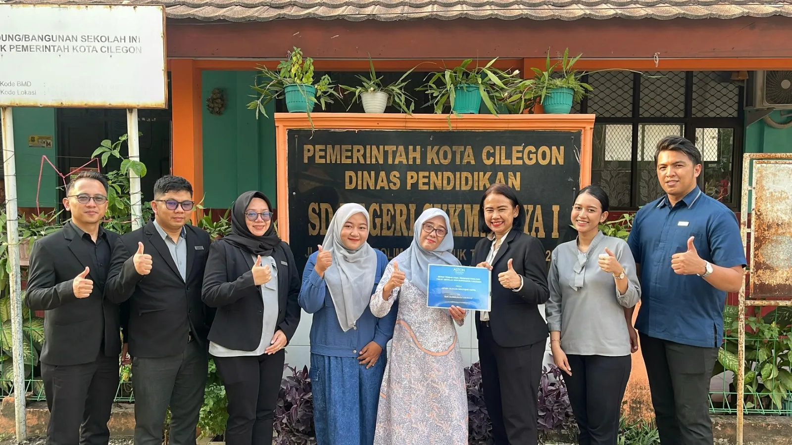 Wujudkan Kepedulian Terhadap Pendidikan, Aston Cilegon Boutique Hotel Perbaiki Fasilitas Sanitasi SDN Sukmajaya 1