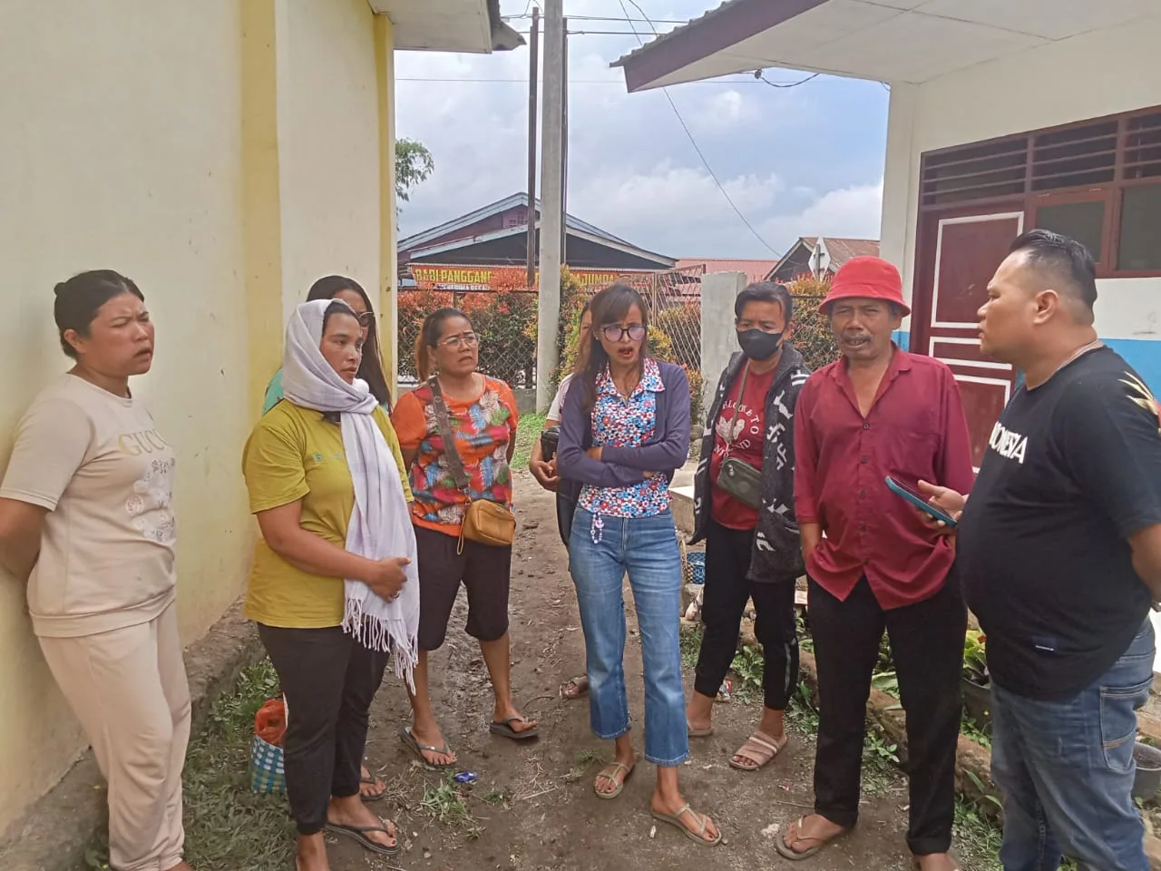 Orang Tua Siswa SD 040517 Tiga Jumpa Minta Tanti Nilawati Kembali di Aktifkan Menjadi Kepsek