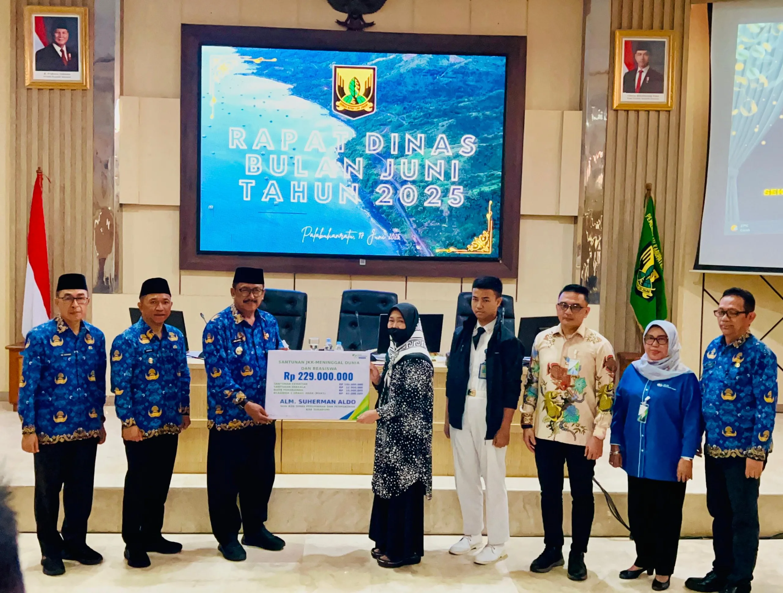 BPJS Ketenagakerjaan Sukabumi Serahkan Santunan Sebesar Rp. 229 Juta Alm Suherman Aldo Seorang Petugas Taman