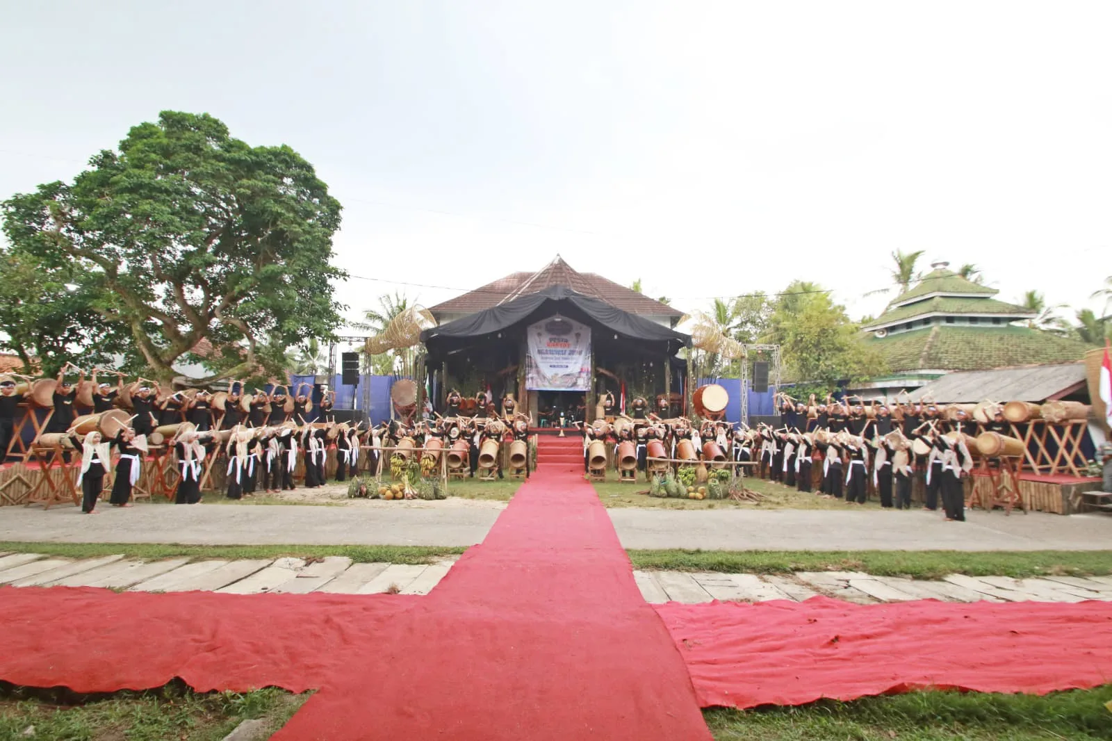 Bupati Ratu Zakiyah Ingin Terus Lestarikan Ngaruwat Bumi Kampung Seni Yudha Asri