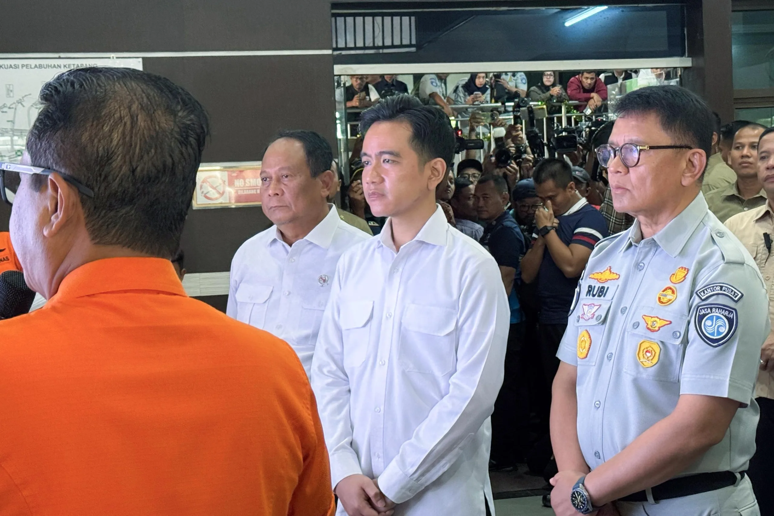 Jasa Raharja Dampingi Wapres Gibran Tinjau Penanganan Korban Kecelakaan KM Tunu Pratama Jaya di Pelabuhan Ketapang, Jawa Timur