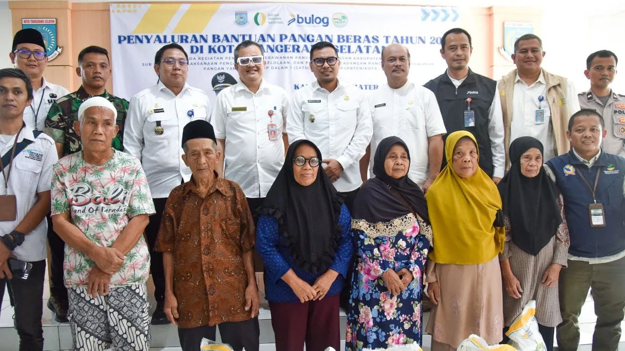 Pilar Bersama Bulog Salurkan Bantuan Pangan Beras, Capai 18.024 Penerima Manfaat di Tangsel