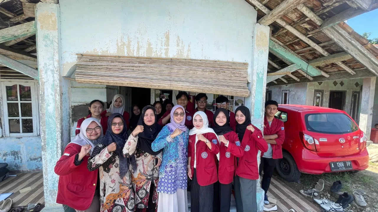 Mahasiswa KKM Universitas Bina Bangsa Kelompok 68 Sukses Berpatisipasi dalam Kegiatan Posyandu di Desa Tunjung Teja