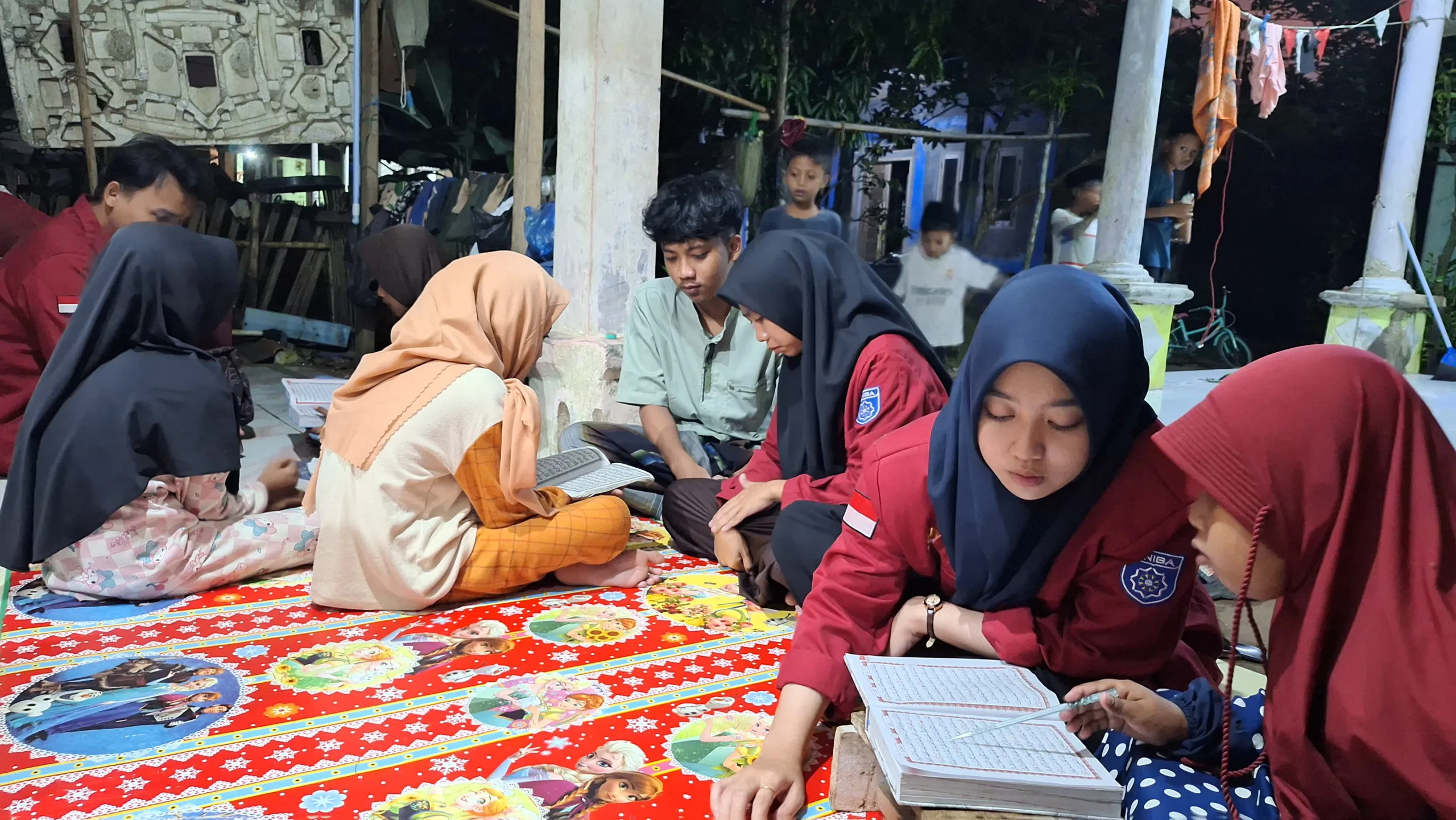 Cahaya Ilmu Agama Berkilau di Cikuya: Kelas Ngaji Hebat Bersama Kelompok kkm  44 Universitas Bina Bangsa