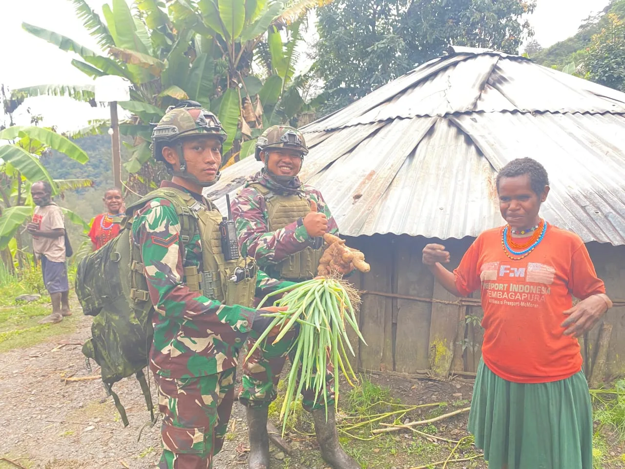 Tegur Sapa di Tanah Kabut: Satgas TNI Menyapa Hati, Bukan Sekedar Wilayah