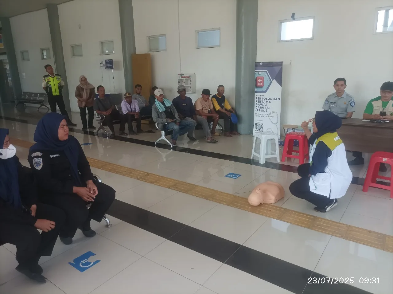 Jasa Raharja Gelar Sosialisasi Pertolongan Pertama Gawat Darurat (PPGD) Di Terminal Pakupatan