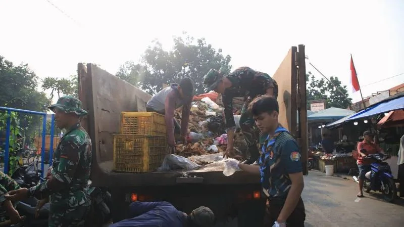 Sinergi TNI dan Pemerintah Kota Tangerang Atasi Banjir Jelang HUT ke-80 RI