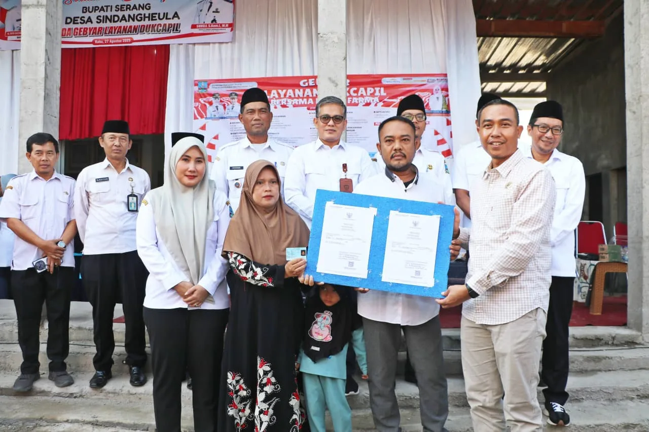 Warga Sindangheula Antusias Manfaatkan Layanan Adminduk Gratis Gebyar Dukcapil