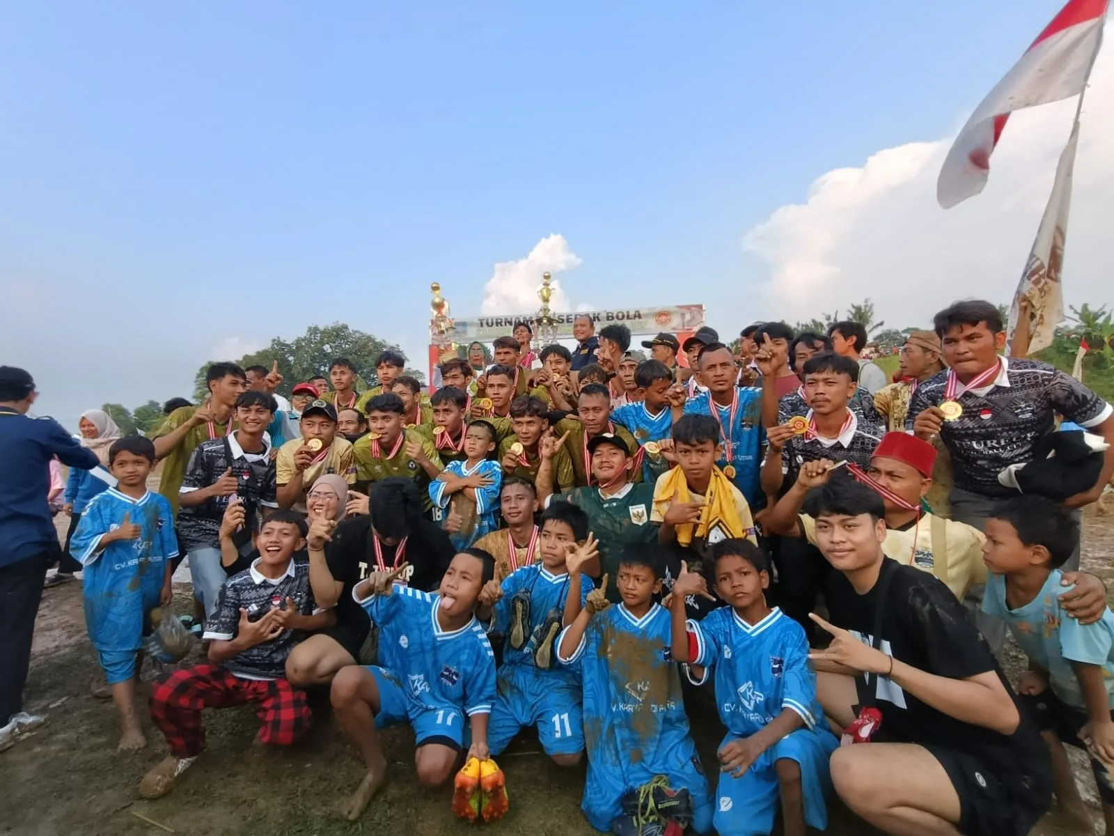 Ketua Karang Taruna Kabupaten Serang Hadiri Partai Final Sepak Bola Karang Taruna Jangkar Muda Cup