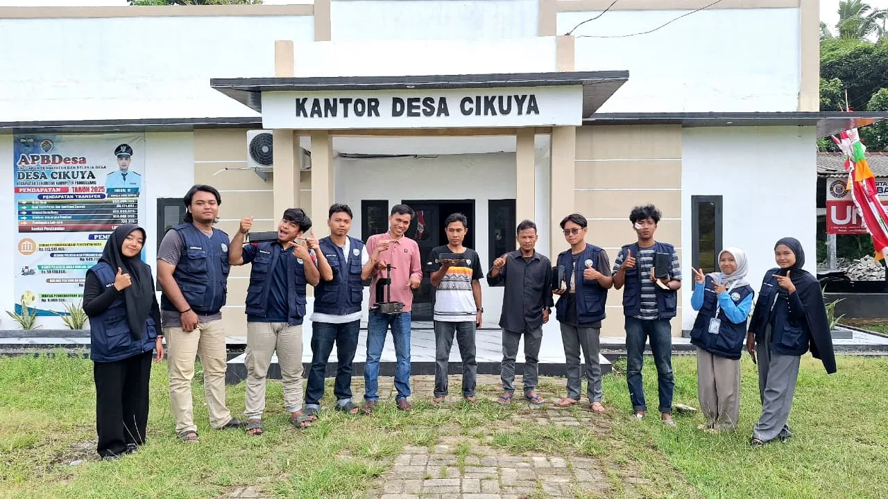 Paving Block Modern Ramah Lingkungan: Solusi Kreatif Kelompok 44 KKM untuk Desa Cikuya