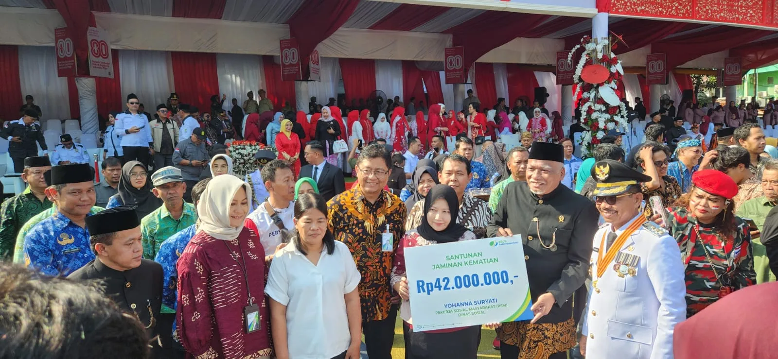 Bentuk Hadirnya Negara, Pemkot Tangerang Serahkan Santunan JKM BPJS Ketenagakerjaan di HUT RI Ke-80