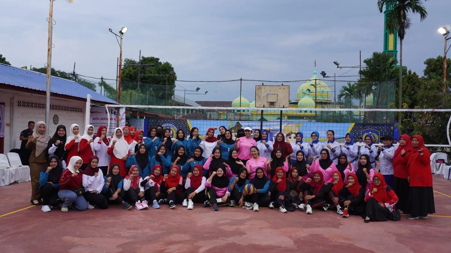 DWP Imigrasi Tanjung Balai Meriahkan HUT RI Ke-80 dengan Pertandingan Voli Persahabatan