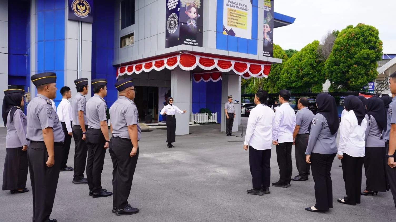 Pimpin Apel Pagi, Kepala Imigrasi Tanjung Balai Karimun Ingatkan Jajarannya Agar Mengejawantahkan Panca Bhakti Insan Imigrasi Dalam Pelaksanaan Tugas