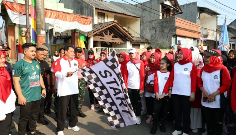 Bupati Tangerang Lepas Gerak Jalan dan Buka Bazar UMKM di Kecamatan Kelapa Dua