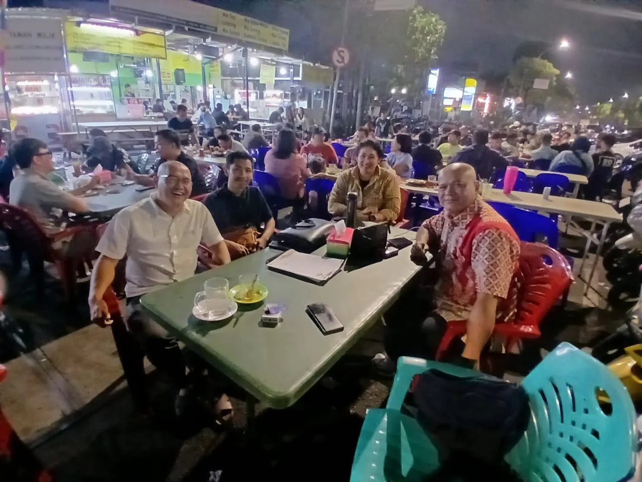 Hakim Torong : Diskusi Ala Arih Ersada, Bersahabat Dengan Semua Orang,Politik Itu Dinamis