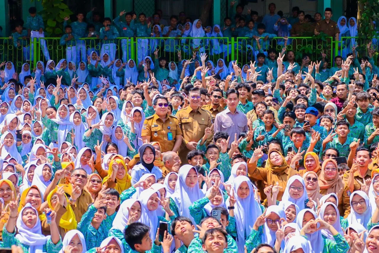 Sekda Bambang Dampingi Wapres Gibran Tinjau MBG di 2 SMPN Tangsel