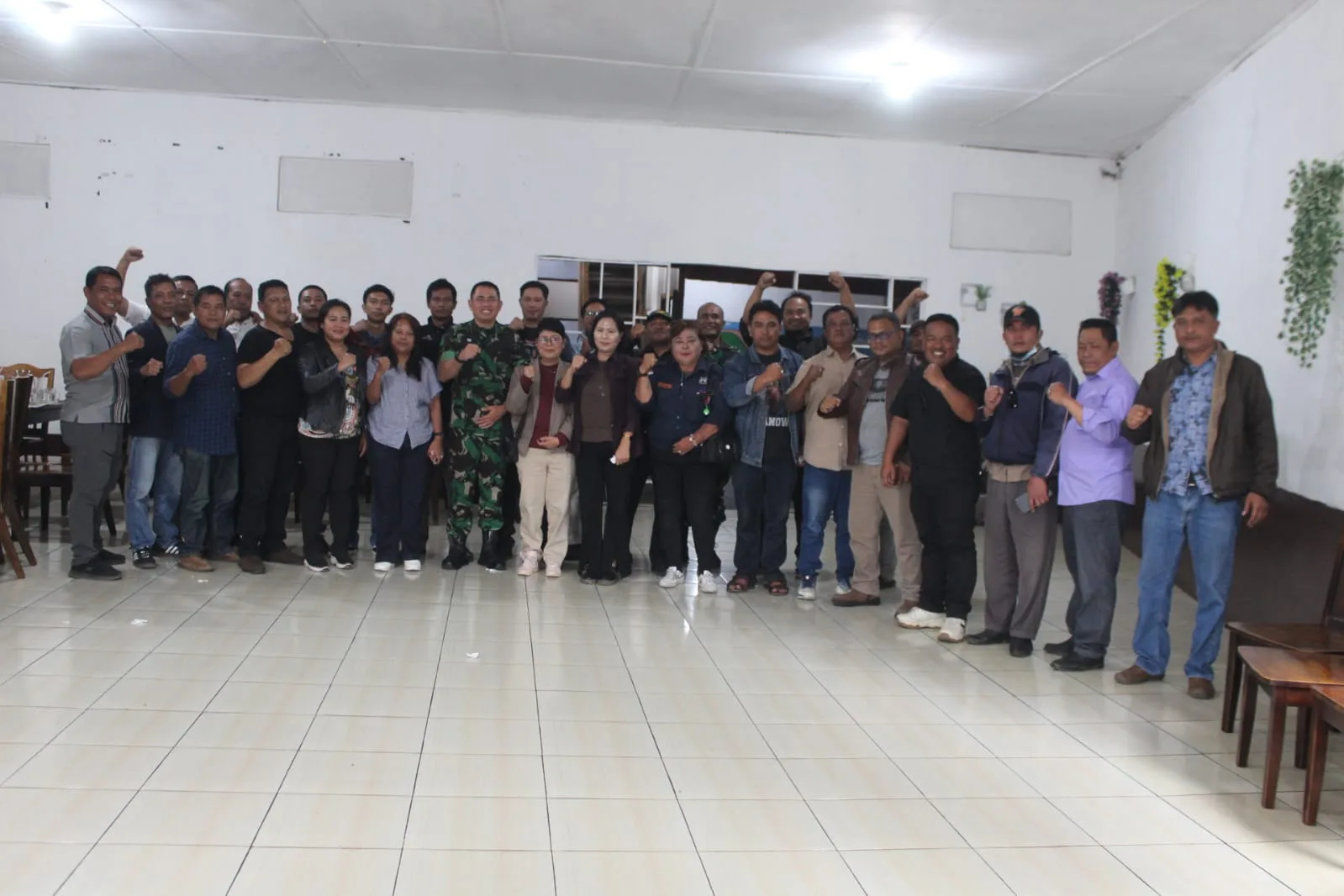 Bersilaturahmi dan Makan Siang Dengan Rekan Pers, Dandim 0205 Tanah Karo : Tetap Jaga Kondusifitas