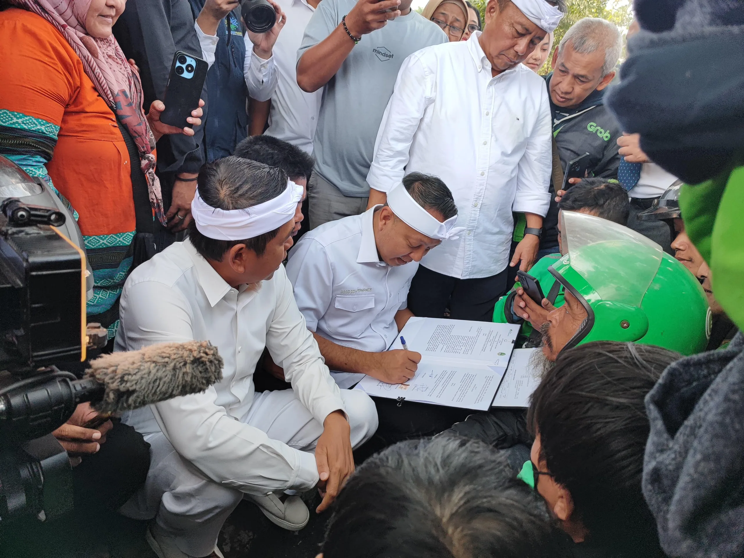 KDM Beri Jaminan Sosial Ketenagakerjaan Kepada 3 Juta Pekerja Informal di Jawa Barat!