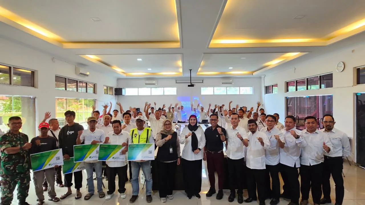 Pemkab Basel Serahkan Simbolis Kepesertaan BPJS Ketenagakerjaan Sebanyak 1.768 Tenaga Kerja