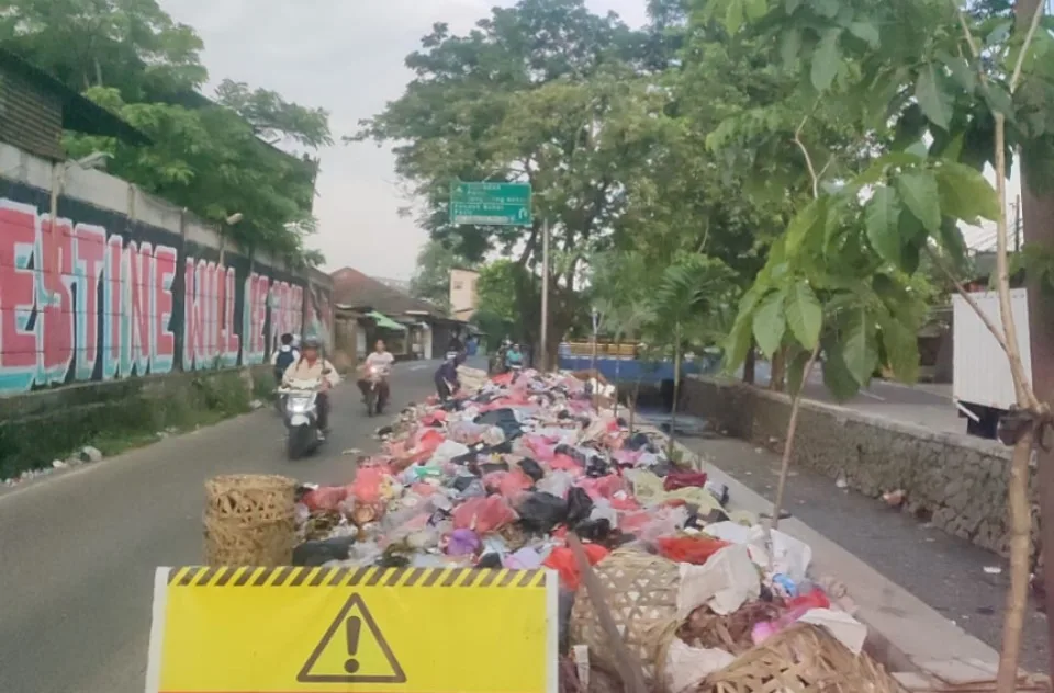 Warga Kota Tangerang Resah Sampah Dibuang Sembarangan, Keluhkan Bau Menyengat dan Minimnya Fasilitas TPS